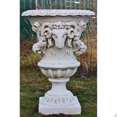 Au&szlig;ergew&ouml;hnliche  Amphore aus Steinguss