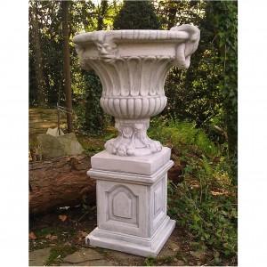 Gro&szlig;e Amphore aus Steinguss und Sockel 