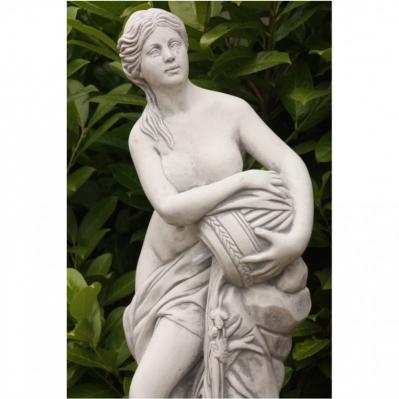 Wasserspeier Frau mit K&uuml;bel Krug